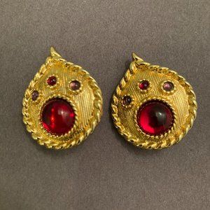 Vintage SAL (early Swarovski) gold tone clip earrings